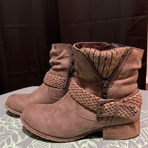 Size 6.5 Mudd Ankle Boots (Tan)